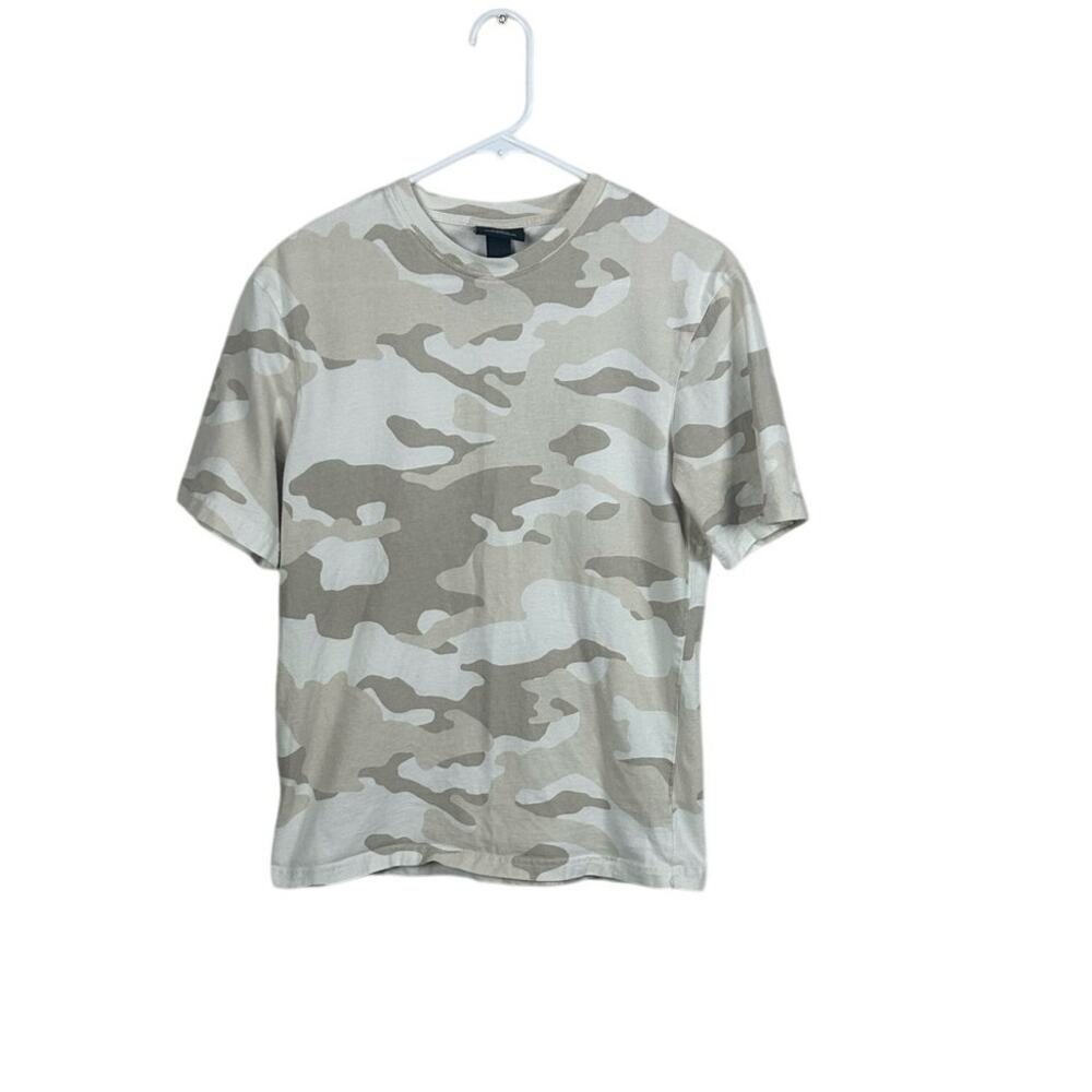 H&M men's beige and white camouflage pattern t-shirt size XS
